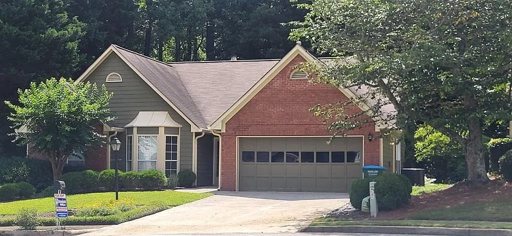 3 bed, 3.0 bath, 2012 sqft, $2,450 — Photo 1