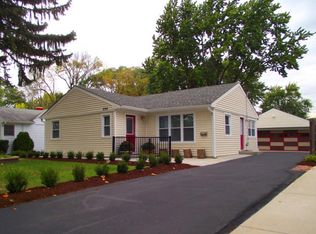 2104 Grouse Ln, Rolling Meadows, IL 60008