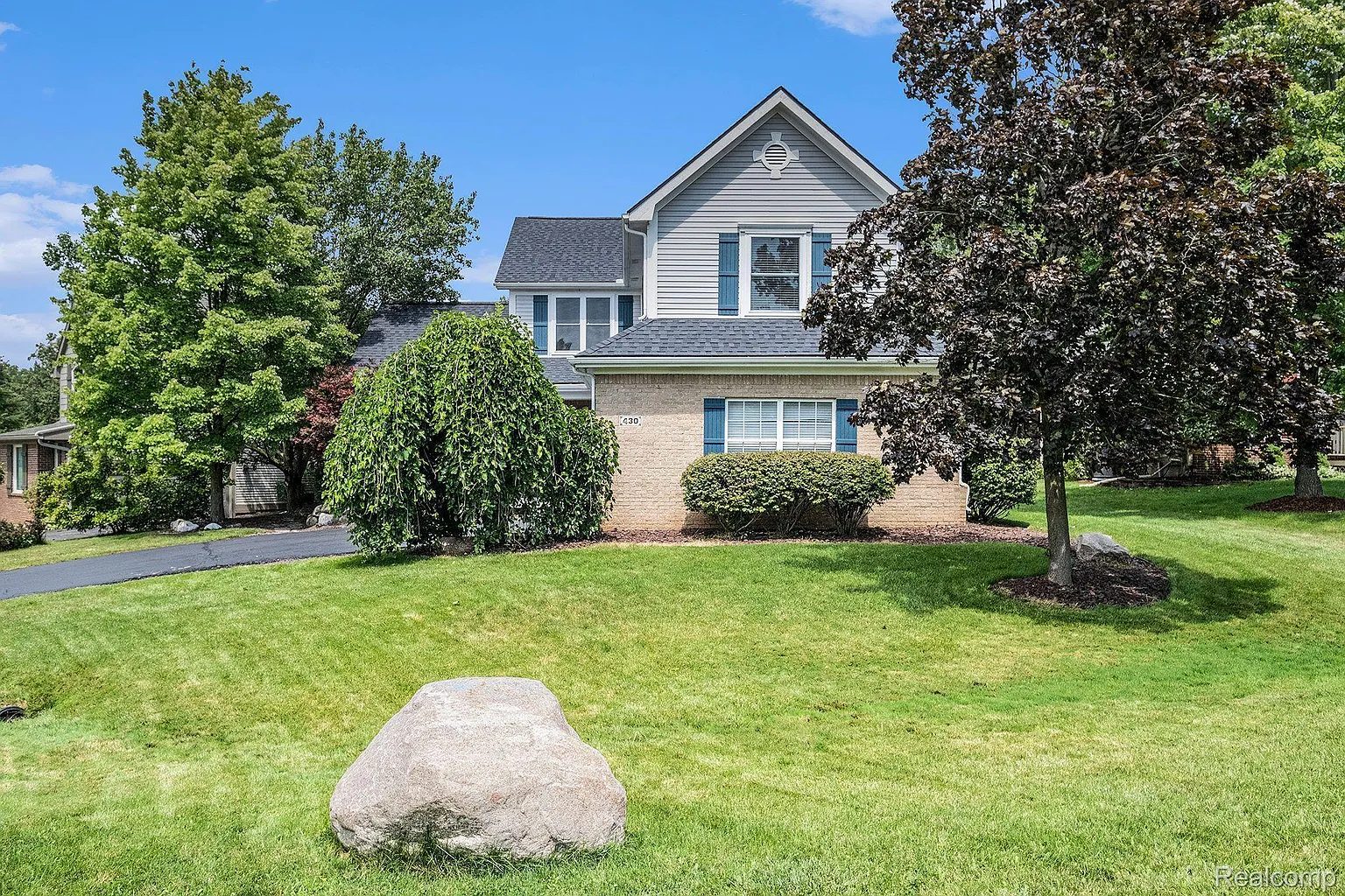 430 Lakeshore Pointe Dr photo 1