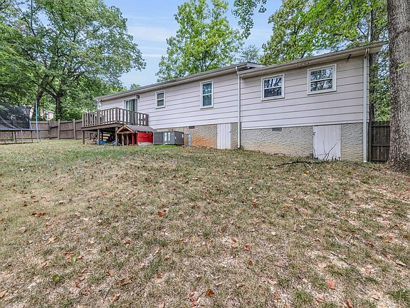 3rd image of 802 Winding Hills Ln