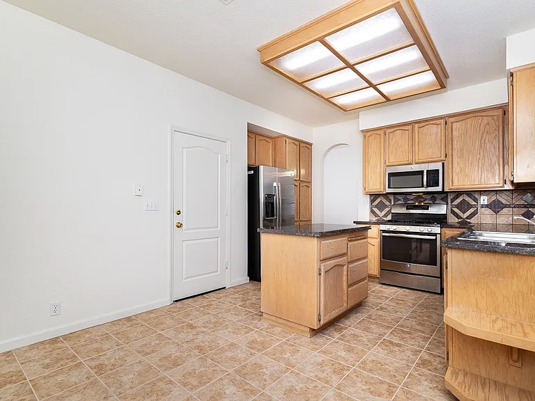 131 Royalton Cir — Photo 9