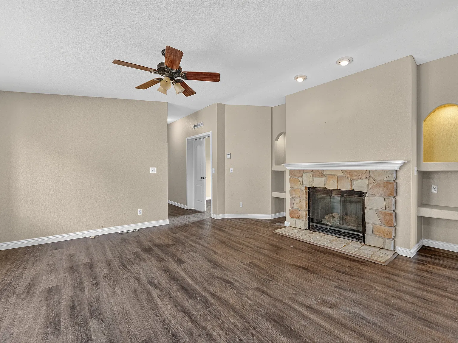 3 bed, 1560 sqft, $2,200 — Photo 3