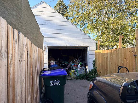 4th image of 207 Rolland St