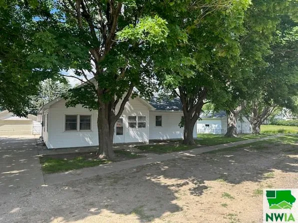203 E Nothem Ave, Remsen, IA 51050