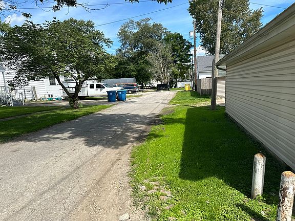 4th image of 614 Lilley Pl
