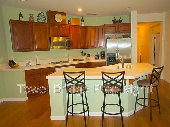 4th image of 27 Striped Moss Ct