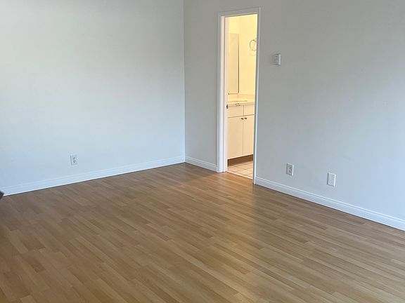 4th image of 35 N Venice Blvd APT 3