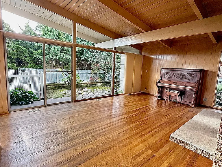 4150 32nd Ave SW — Photo 2