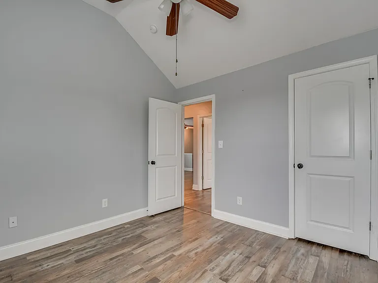 805 Erika Ln — Photo 15
