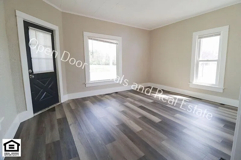 2 bed, 1.0 bath, 1278 sqft, $1,200 — Photo 3