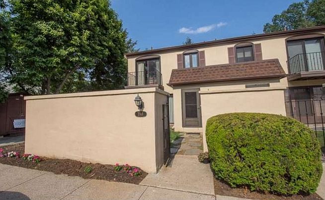 1st image of 2101 Bryn Mawr Pl