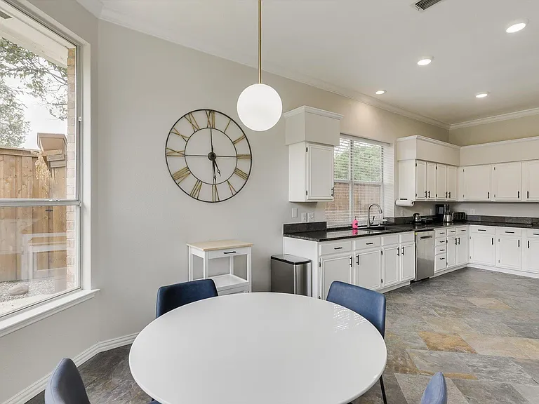2313 Kingsley Dr — Photo 13