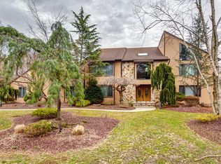 10 Delwood Dr, Holmdel, NJ 07733
