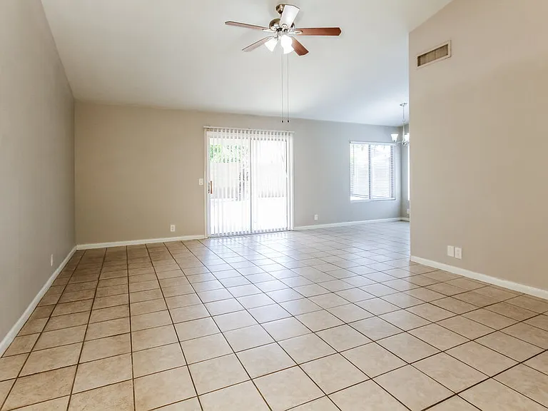 6157 N 87th Ln — Photo 3