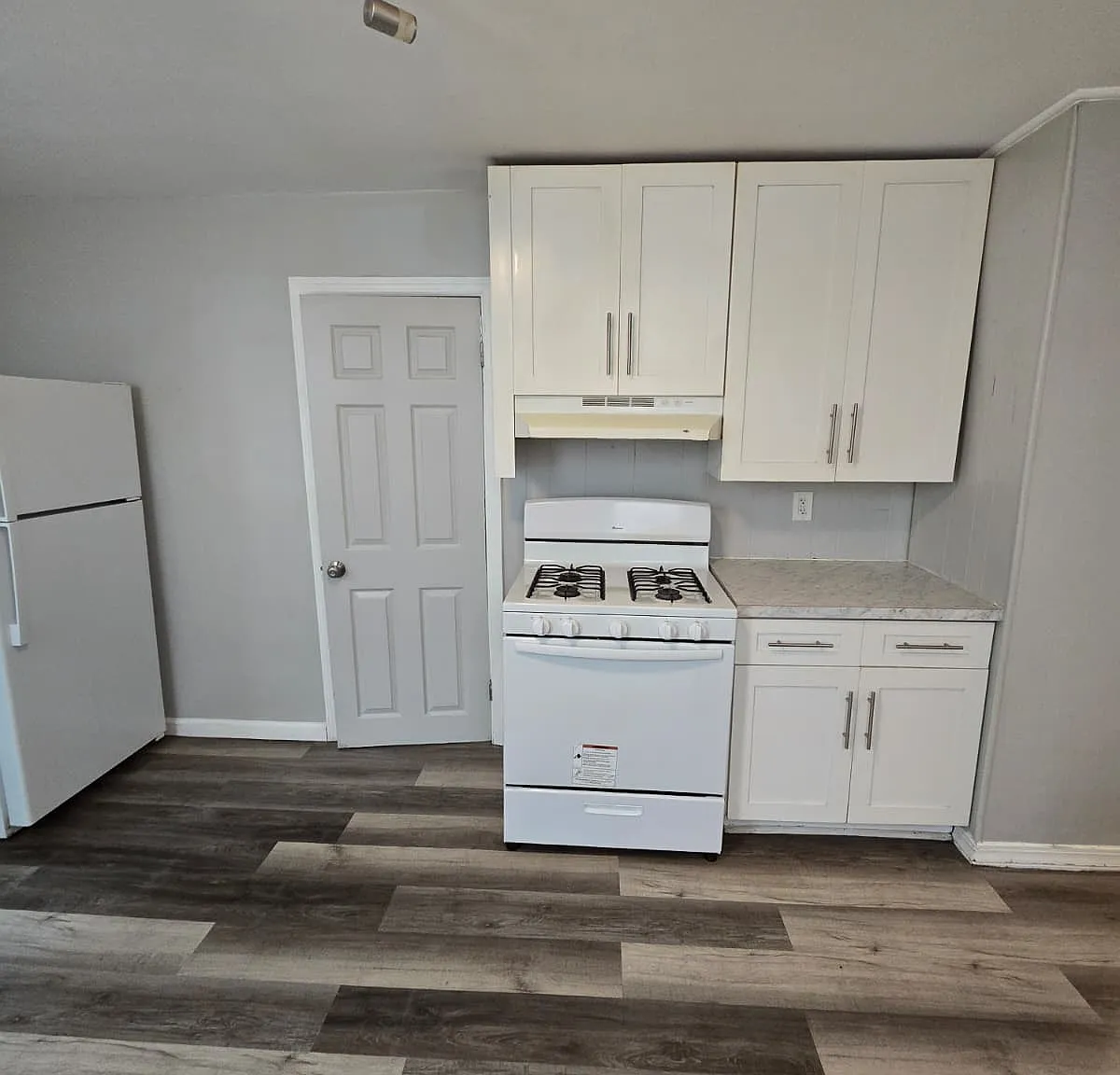 3 bed, $2,500 — Photo 2