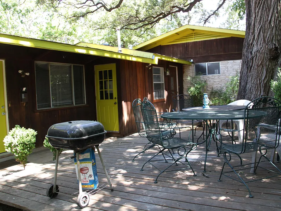 Front Yard - Furniture on Deck Included