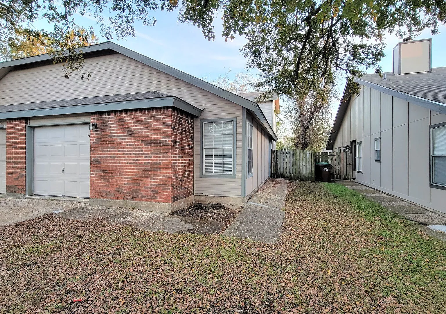Lovely 2-story | 2-bedroom | 2-bath duplex | Balcony off Primary Bedroom! | Great location! — Photo 1