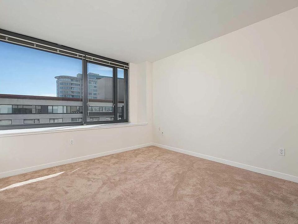 1st image of 260 King St Unit 815