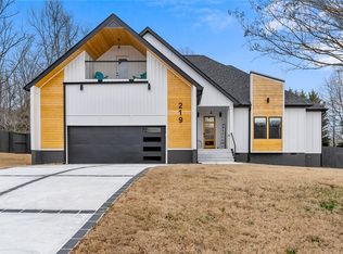 219 Craigo Creek Ct, Fountain Inn, SC 29644