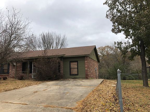 2nd image of 1414 Mitzi Ln