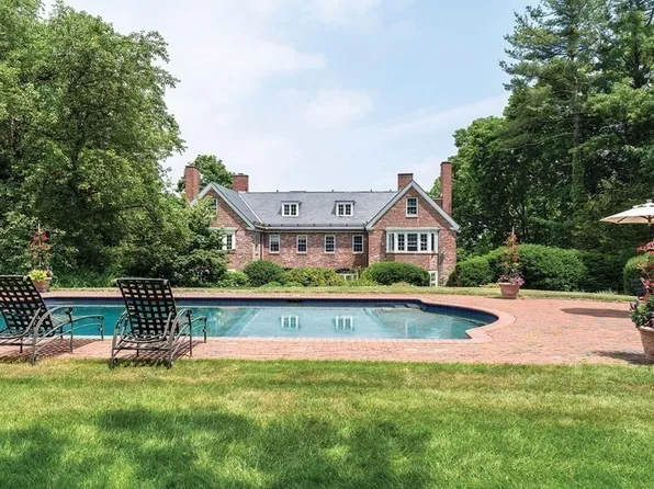54 Fairmount St, Brookline, MA 02445