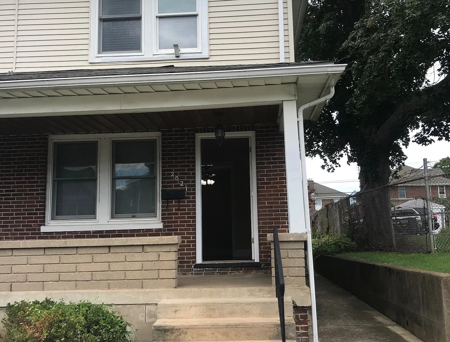 3 bed, 1.5 bath, 1250 sqft, $2,300 — Photo 1