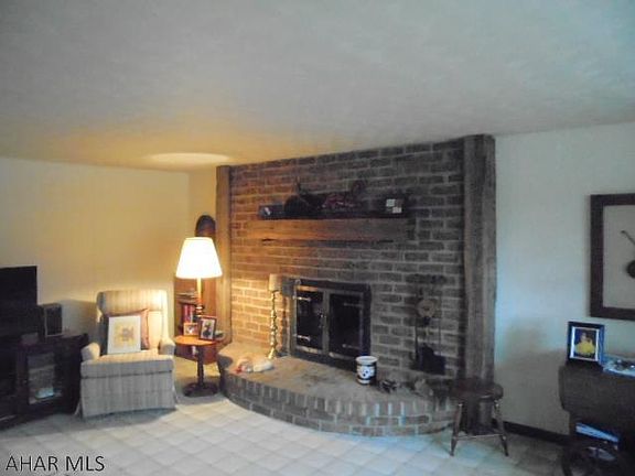 3rd image of 303 Crestwood Dr