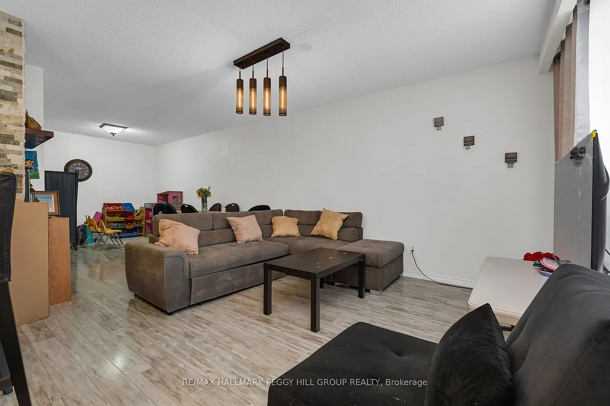 Building Photo - 53 Sanford St #UPPER