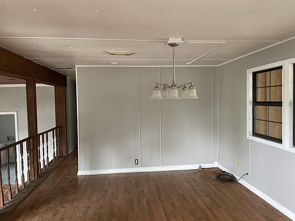 3rd image of 612 Harrington Dr