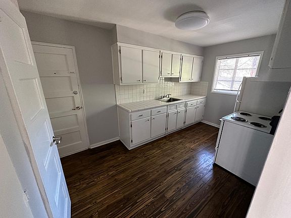 3rd image of 3803 Parkway Dr Unit D
