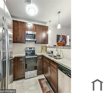 10326 Hollyglen Dr #A