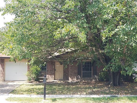2nd image of 309 Pecan St