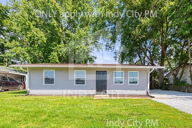 3 bed, 1.0 bath, 900 sqft, $1,600 — Photo 2