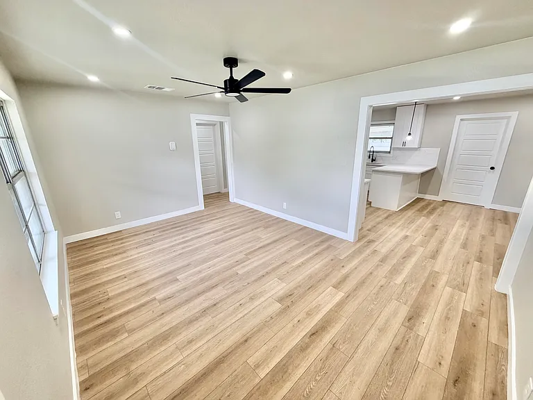 7510 Stagecoach Dr — Photo 5