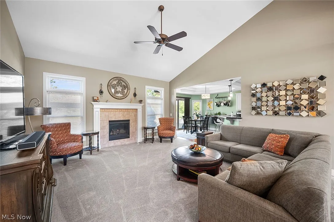 3 bed, 2.5 bath, 3332 sqft, $4,500 — Photo 4