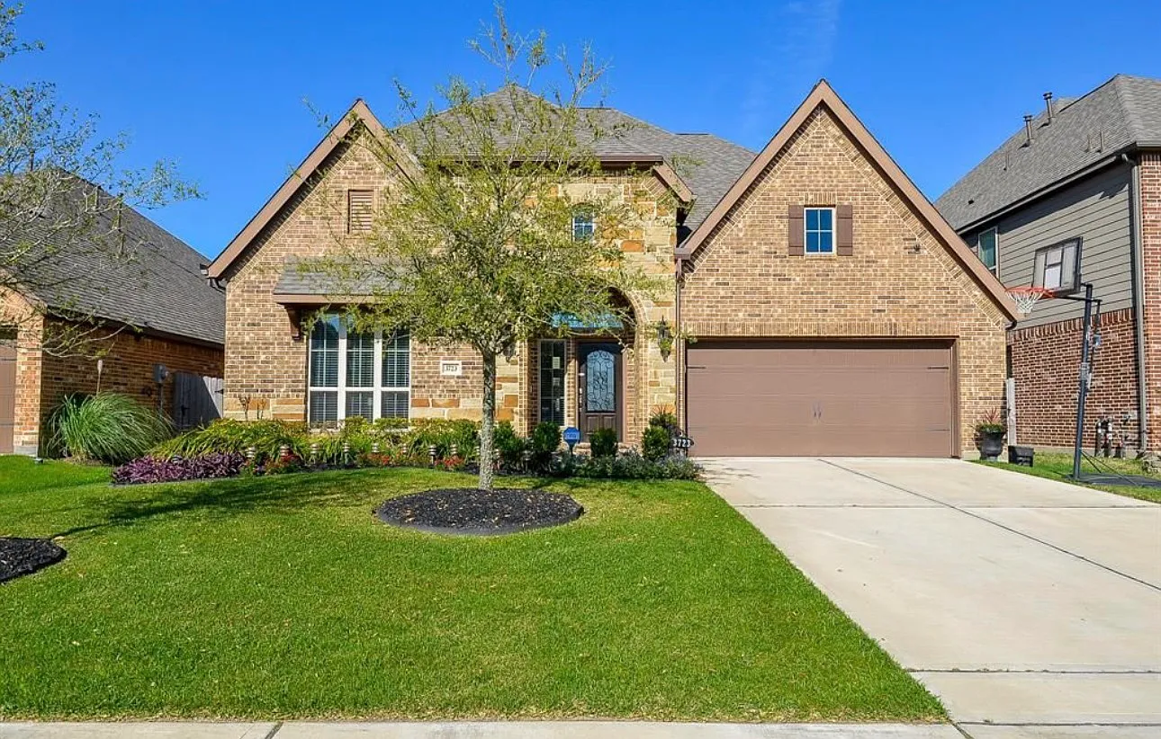 4 bed, 3535 sqft, $3,795 — Photo 2