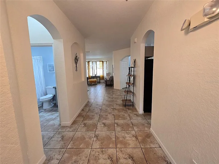 930 Oxford Dr — Photo 14