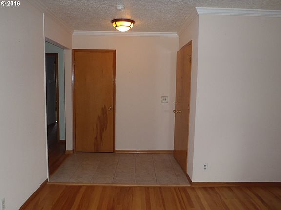 4th image of 6635 SE Furnberg St