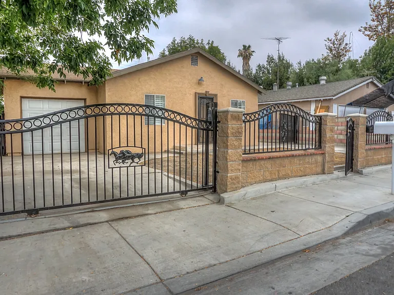 3897 Pontiac Ave — Photo 8