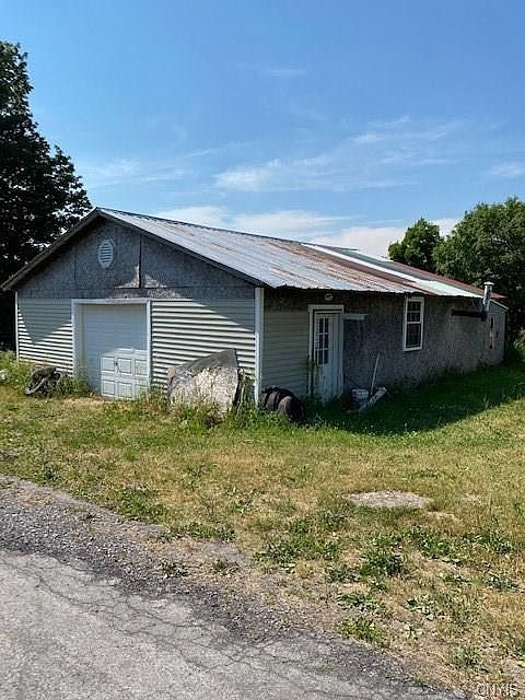 2nd image of 22871 Knowlesville Rd