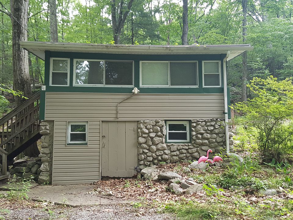 1st image of 16 Glenwood Ln