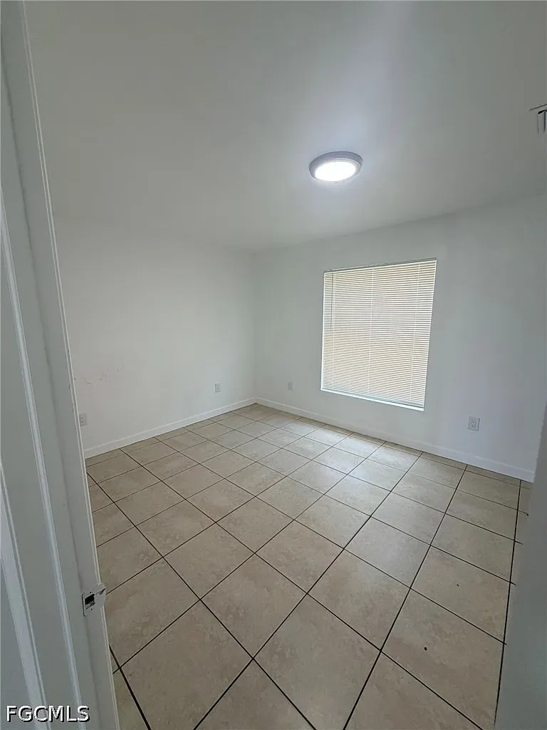 2 bed, 1.0 bath, 670 sqft, $1,200 — Photo 4