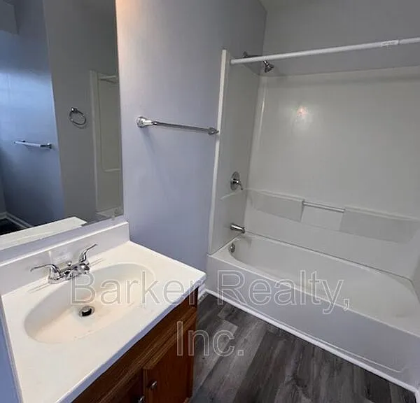 606B E Martin St — Photo 7