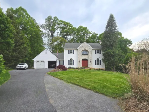 898 Skyline Dr, Gap, PA 17527
