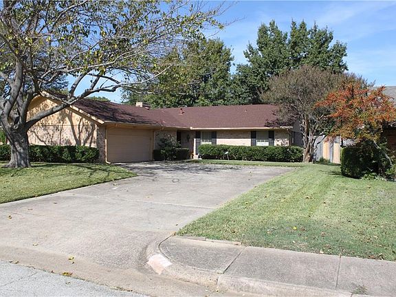 3rd image of 719 Monroe Dr