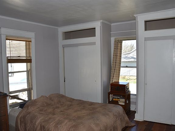 4th image of 1520 E University St
