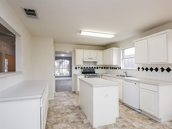 3rd image of 3813 Martha Ln
