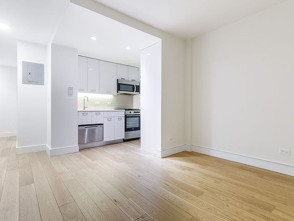 1st image of 230 E 44th St APT 3D