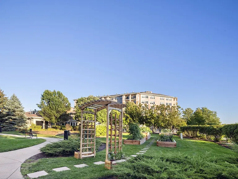 sevenbridges_amenity_resident garden (1)