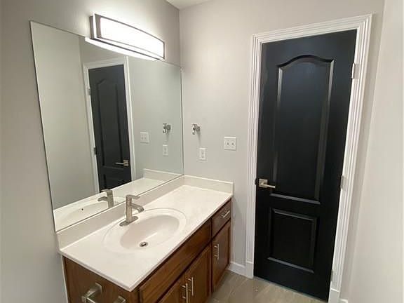 5th image of 2407 Ivy Ave #4
